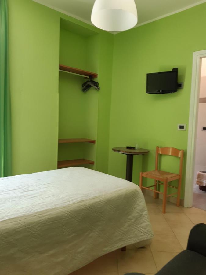 Hotel Battle Of Britain Ameno Екстериор снимка